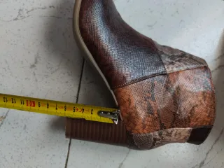 Botines efecto piel serpiente