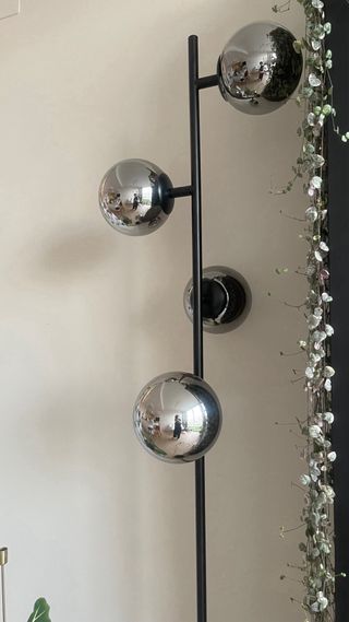 Lámpara de pie globo metal y cristal