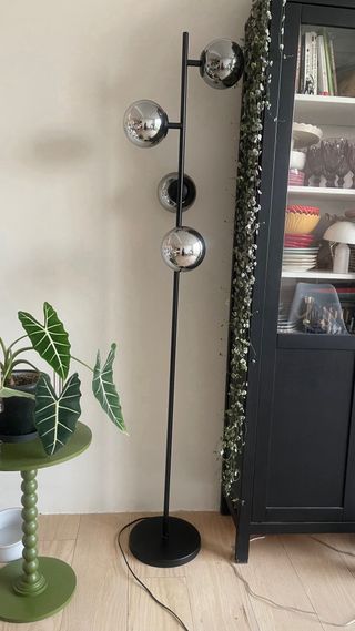 Lámpara de pie globo metal y cristal