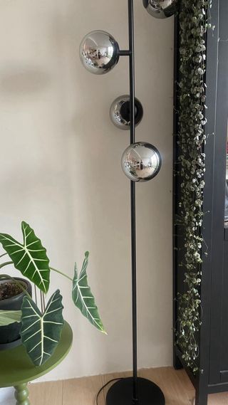 Lámpara de pie globo metal y cristal