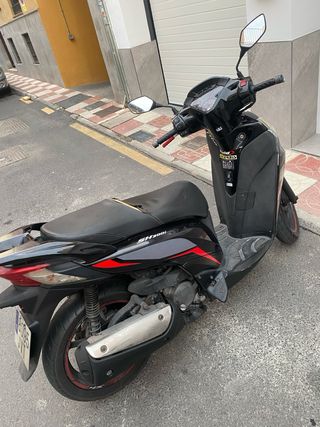 Honda SH 300i Scooter Negra