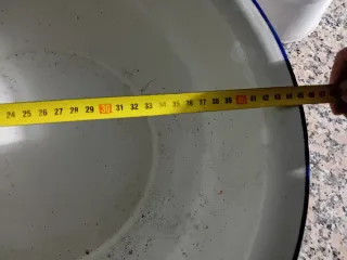 Palangana o jofaina antigua de metal esmaltado