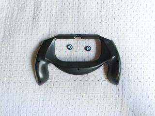 PS Vita 1000 (fat) con accesorios.