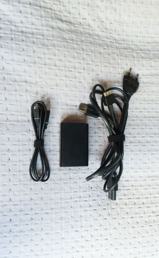 PS Vita 1000 (fat) con accesorios.