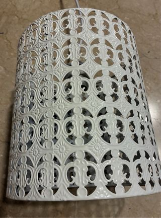 Lámpara colgante de metal blanca