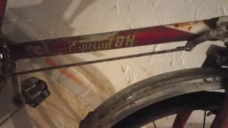 Bicicleta Vintage Roja para Restaurar