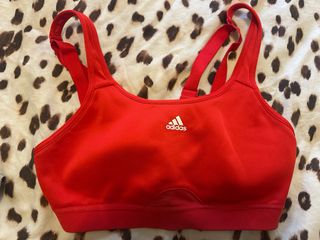 Top deportivo Adidas rojo