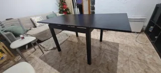 Mesa de comedor extensible de madera negra
