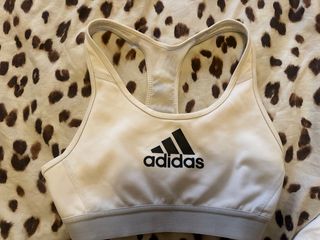 Top deportivo Adidas blanco y gris