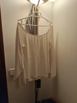 Blusa blanca mangas acampanadas