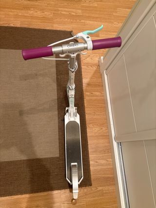 Patinete Oxelo blanco, verde y morado