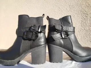 Tronchetto nero con fibbie n. 39