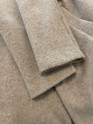 Abrigo beige estilo clásico – Stradivarius