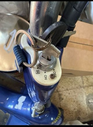 Patinete Eléctrico Azul con Maletero