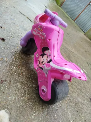 Moto correpasillos Minnie Mouse rosa