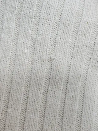 Jersey cuello alto color crema