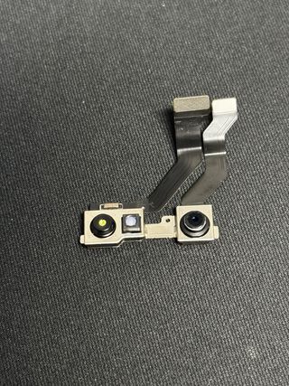 Fotocamera frontale e Face ID per iPhone 13