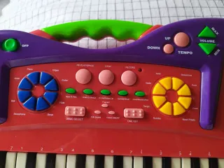 Piano de juguete infantil
