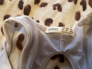 Top deportivo Oysho beige