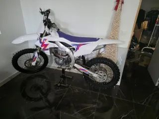 Yamaha YZF 450 Edición 50 Aniversario con 20 horas