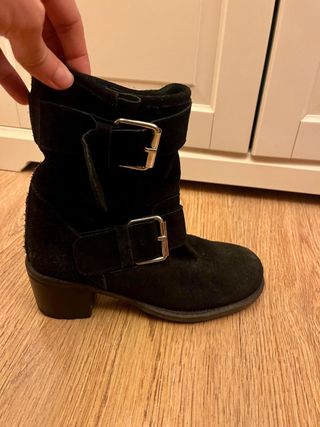 Botas negras con hebillas zapatería Andreas. n36