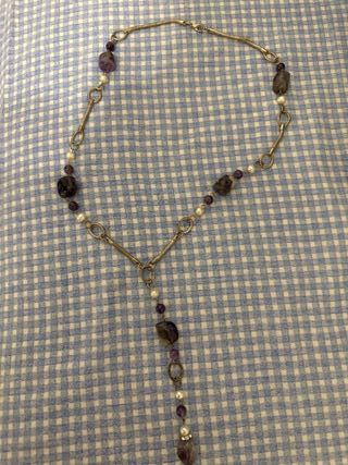 Collezione di collane con pietre e anelli argentati