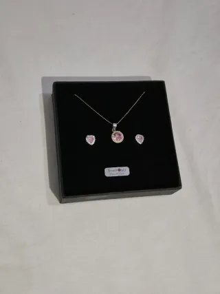 Collar y pendientes con diamante rosa