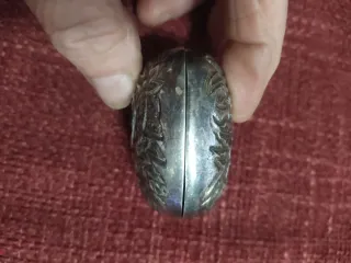 Antico porta pillole floreale