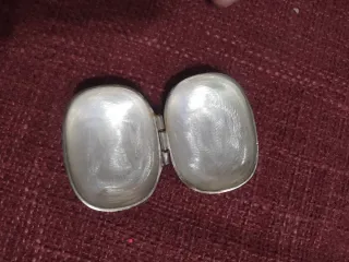 Antico porta pillole floreale