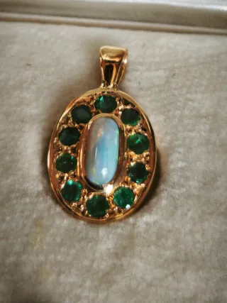 Colgante Oro Ópalo y Esmeraldas