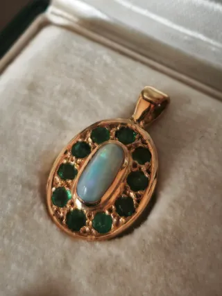 Colgante Oro Ópalo y Esmeraldas