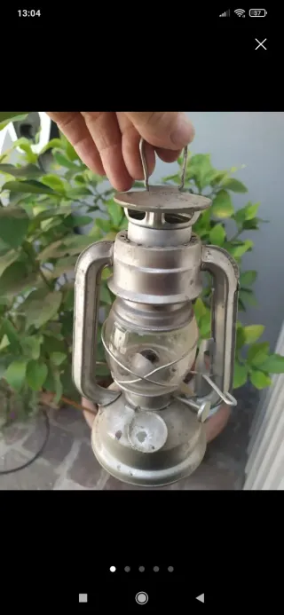 Antica lampada a petrolio in ottone