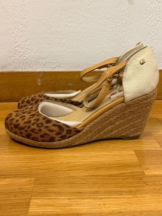 Sandalias con cuña de leopardo, 8cm