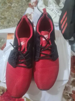 Zapatillas Nike Air Max Tavas Rojas y Negras