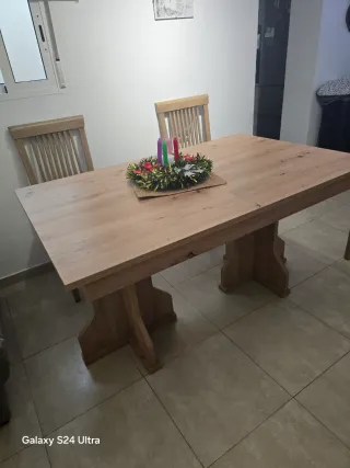 Mesa de comedor de madera buen estado