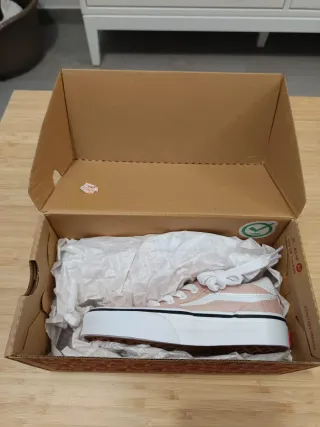 Zapatillas Vans de color rosa, talla 27.