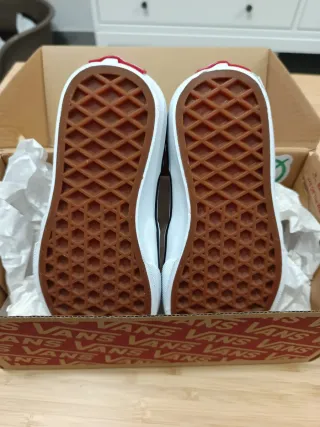 Zapatillas Vans de color rosa, talla 27.