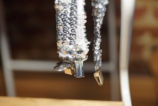 Gorra, Reloj, Colonia Chanel y Tirantes