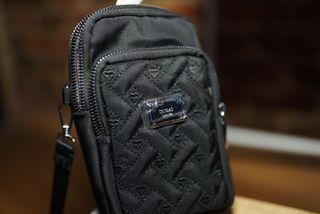 Gorra, Reloj, Colonia Chanel y Tirantes