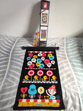 Se trata de un juego de dardos magnéticos
