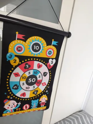 Se trata de un juego de dardos magnéticos