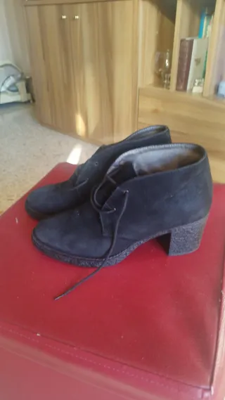 Stivaletti neri in camoscio donna