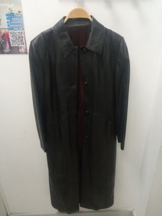 Gabardina de piel negra