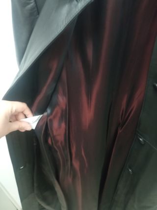 Gabardina de piel negra