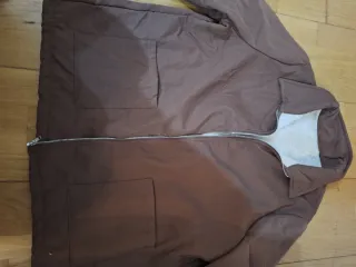 Chaqueta ligera marrón