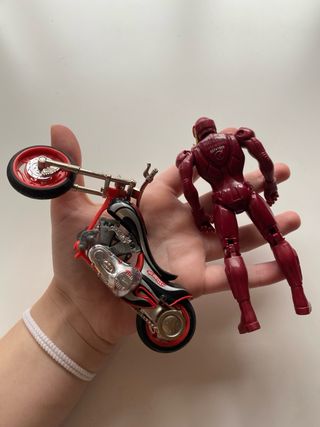 Lote di auto e giocattoli