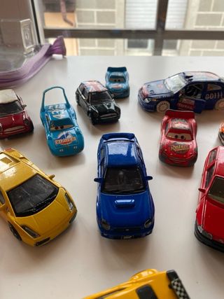 Lote di auto e giocattoli