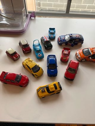 Lote di auto e giocattoli