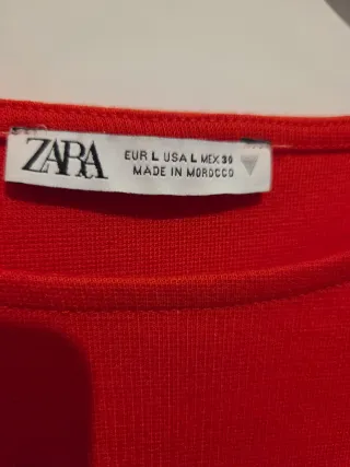 Vestido de punto rojo con mangas tela abullonada