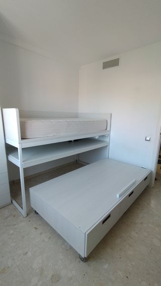 Cama alta juvenil con escritorio y cajones